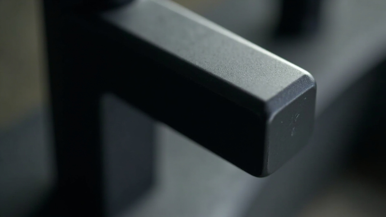 Matte Black vs Chrome Finishes for Bathroom Fixtures: design and durabilité